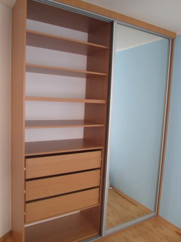 Vestavěné skříně